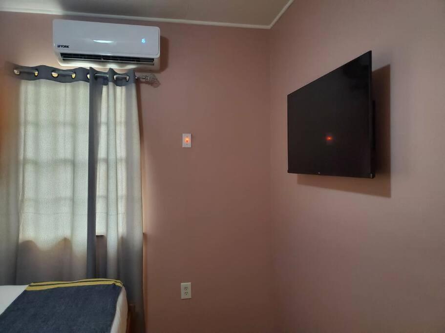 Upstairs 2 Bedroom Avalon Regia Apartment Georgetown Luaran gambar