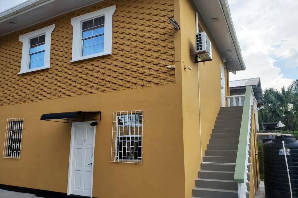 Upstairs 2 Bedroom Avalon Regia Apartment Georgetown Luaran gambar