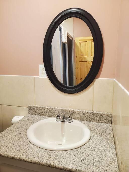 Upstairs 2 Bedroom Avalon Regia Apartment Georgetown Luaran gambar